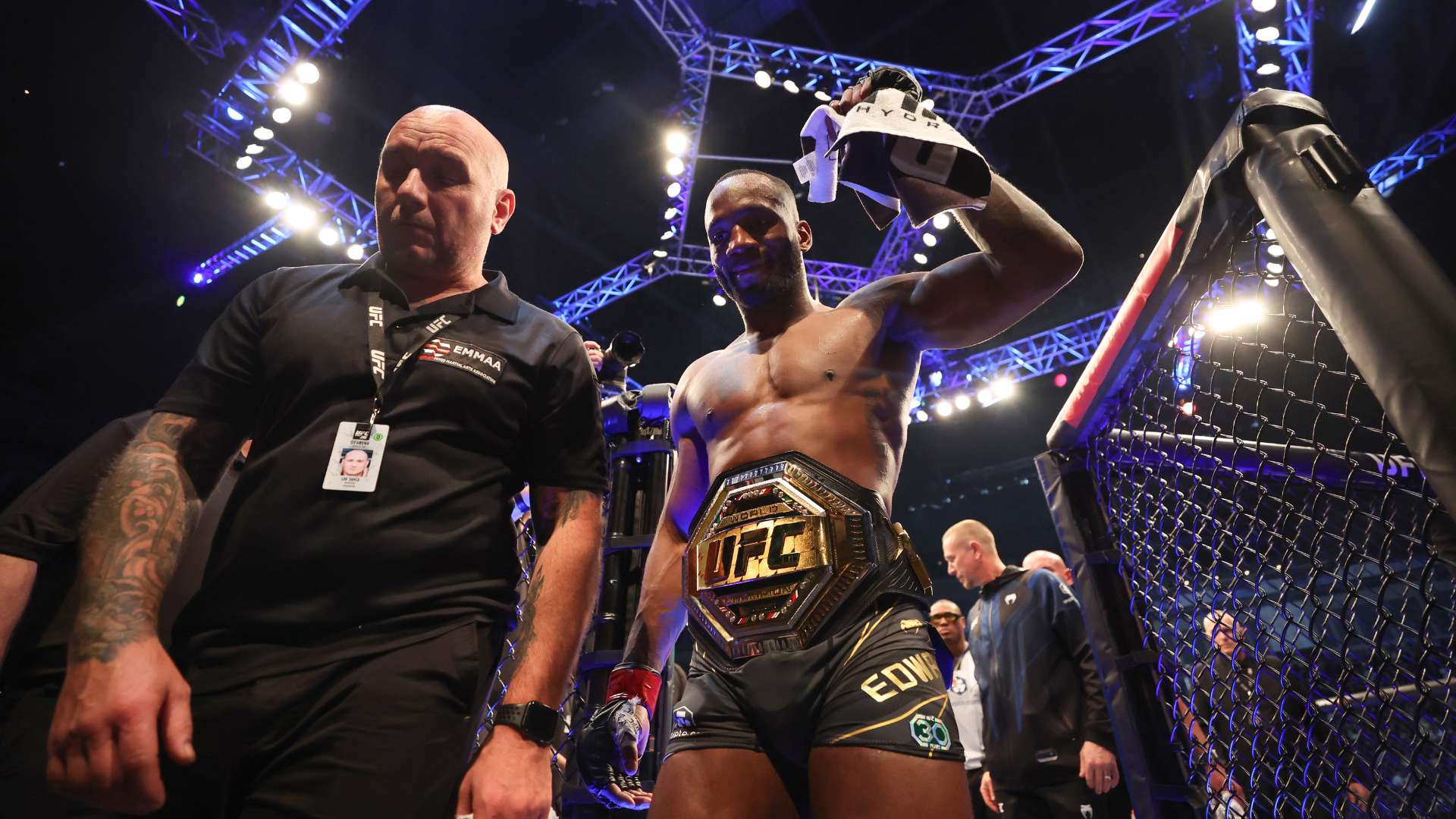 与队友之间 与队友之间